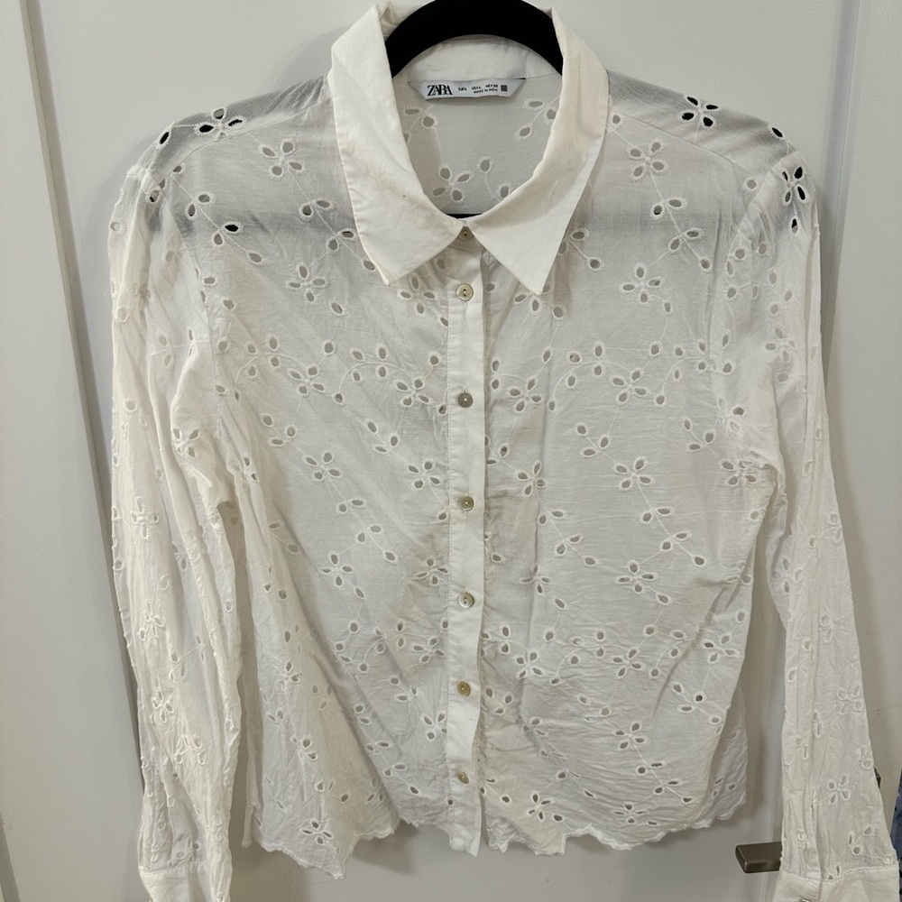 Zara white button down peplum style with keyholes sz Large